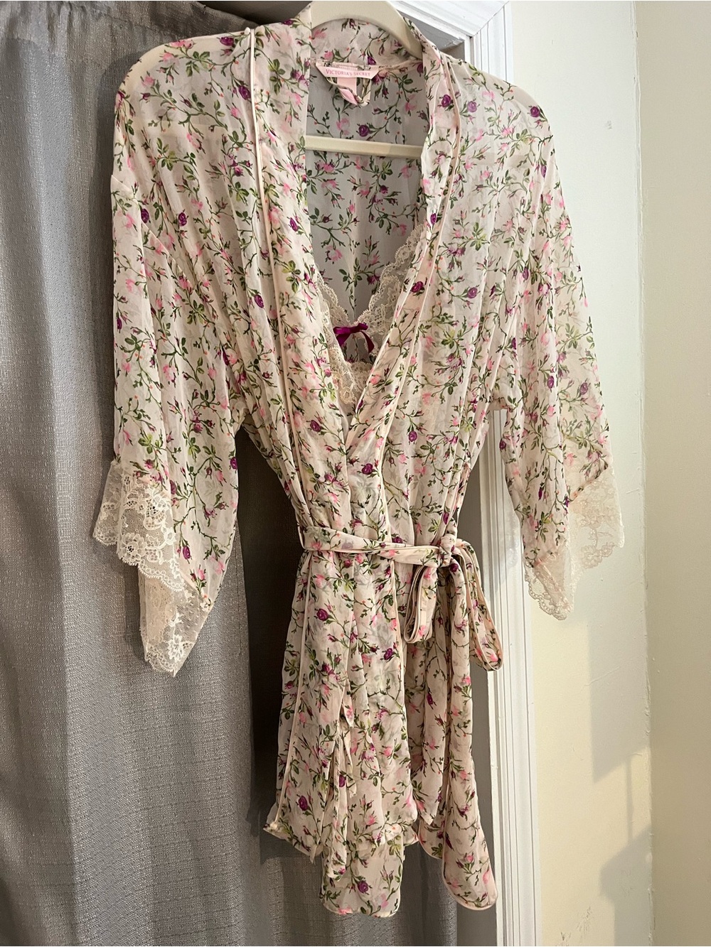 Victoria’s Secret Floral Lace-Trim Robe in Blush Pink S